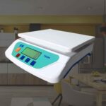 SRS135 kitchen scale, angled view