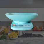 SRS210 kitchen scale with bowl, side view
