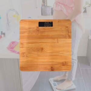 Alpha SRS460 wooden bathroom scale, top view with display